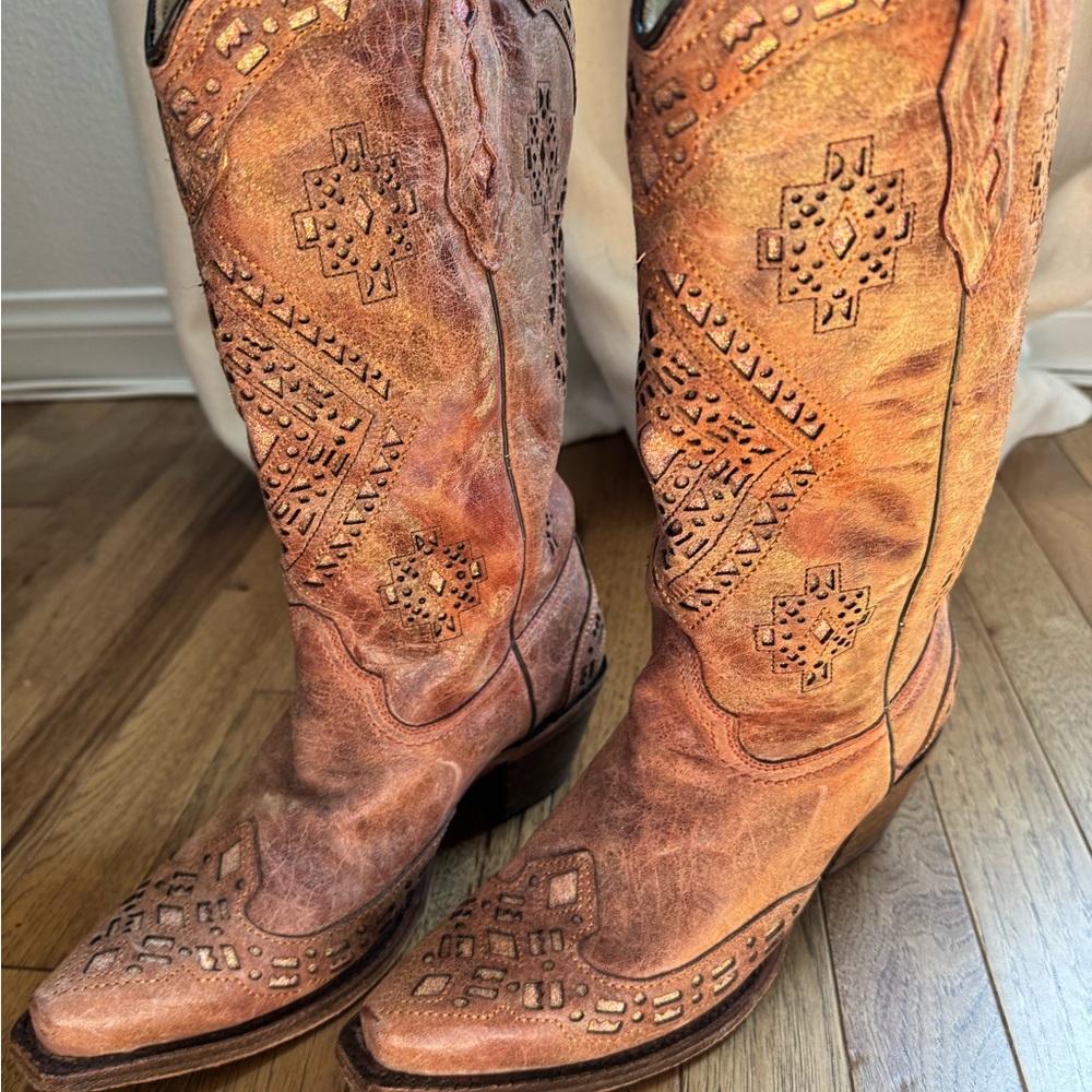 Corral Vintage Sand Glitter Inlay